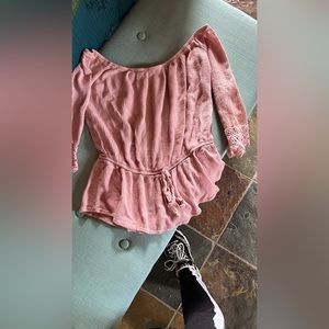 Heart and Hips blush color textured 3/4 sleeve top. Super cute!